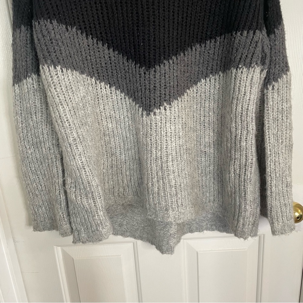 Pam & Gela Women's Black and Gray Chevron Sweater Wool Blend - Picture 5 of 8